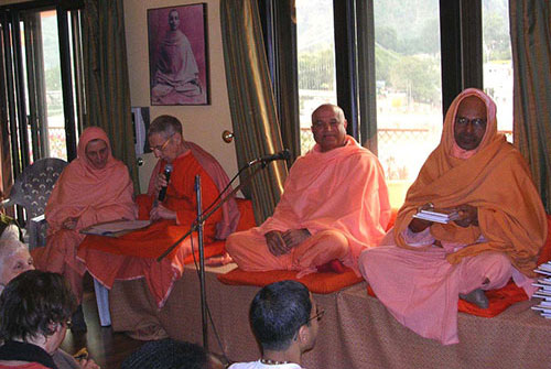 Retiro Yoga Sivananda Ashram 2005-06-400