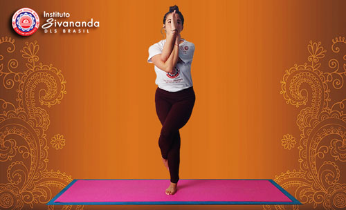 yoga postura de garuda garudasana